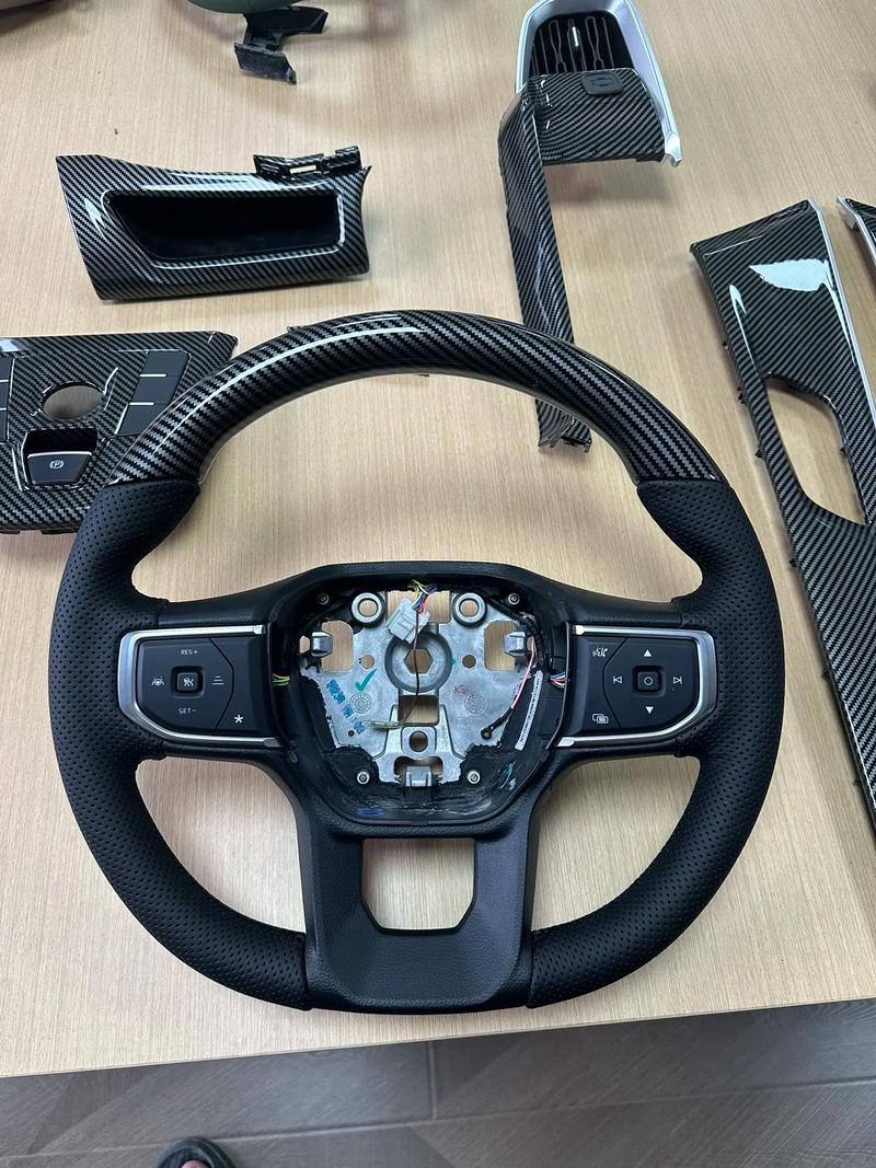 福特新全順碳纖維水轉印內飾件完工 汽車改裝升級新風尚